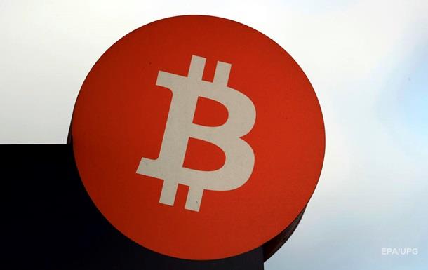 Курс биткоина продолжает стремительно падать