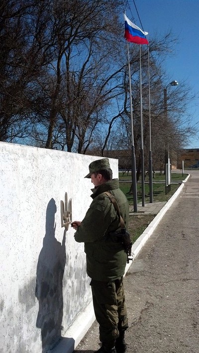 Родня из России звонит: «В Крыму нет никаких «зеленых человечков». А я как раз с ними разговариваю, — офицер ВСУ
