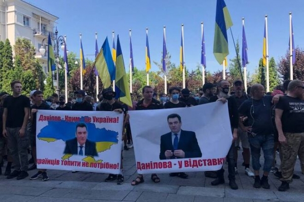 
Центр Киева заблокирован: к ОП пришли разгневанные активисты (фото, видео)
