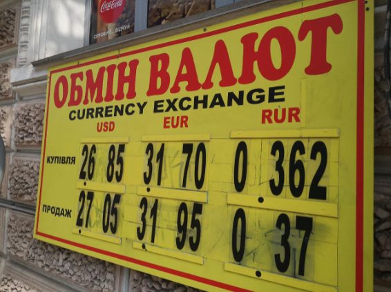 
Банкиры не верят в спекулятивный рост котировок. Каким будет курс доллара в пятницу, 6 августа
