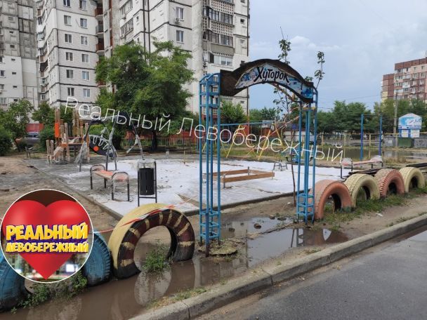 Удар негоди по Україні: слідом за Одесою градом засипало Харків, а в Дніпрі через дощ влаштували риболовлю серед вулиці