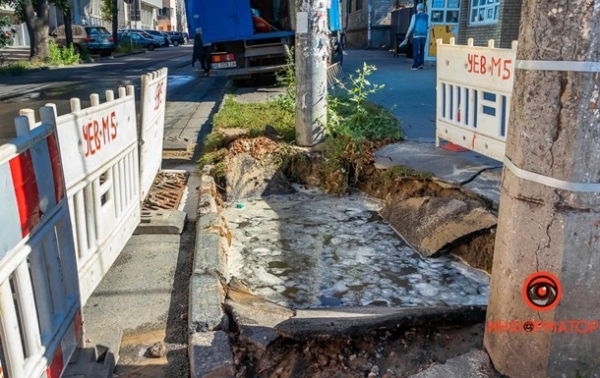 Студентка провалилась в яму с водой в Днепре