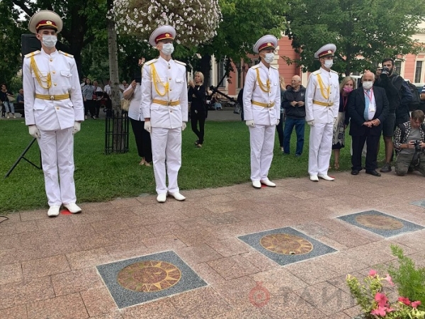 Художник, писатель и драматург — на одесской Аллее звёзд «зажглись» новые имена