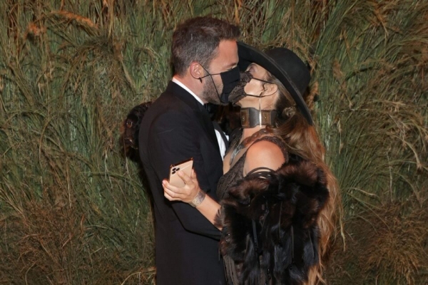 Девушка ковбоя: Дженнифер Лопес показала образ для Met Gala во всей красе