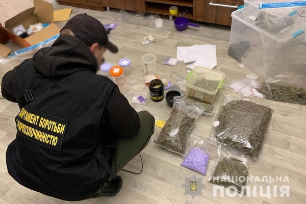 Одесские и киевские полицейские изъяли рекордную партию ЛСД 
