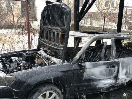 В Ужгороді спалили автомобілі місцевого журналіста та його дружини: що каже постраждалий