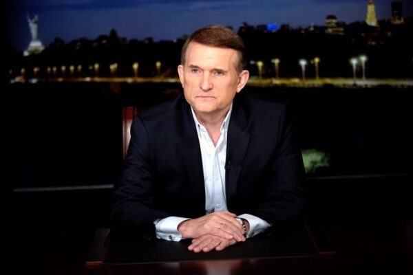
Медведчук: В Украине никто не поверит, что Зеленский управляет государством сам. Всем понятно, что он исполняет команды внешнего управления
