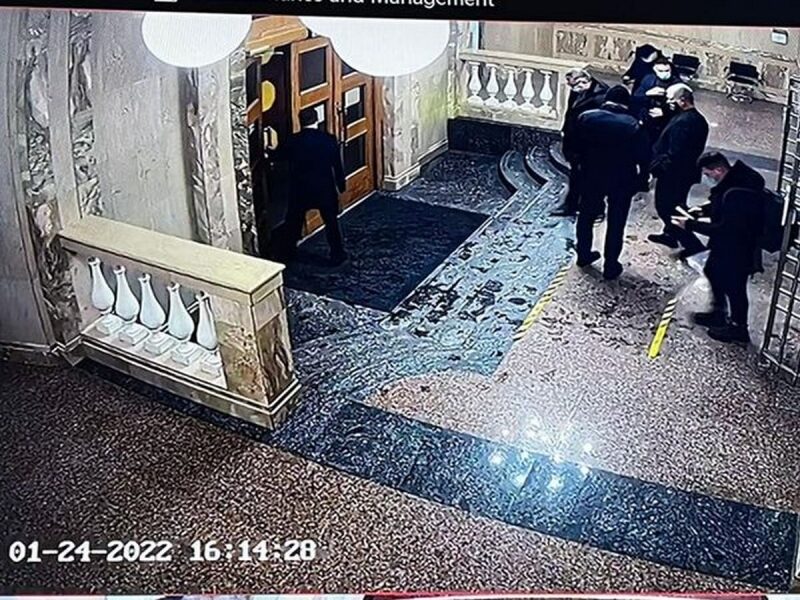 Спізнився, але не&nbsp;дочекався: у&nbsp;ДБР поскаржилися на&nbsp;Порошенка