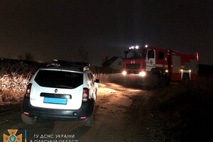 Сломанная челюсть и сотрясение: под Одессой мужчину сбил грузовой поезд
