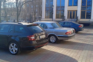 Автохамы в Одессе: свежая фотоподборка очень плохой парковки за неделю