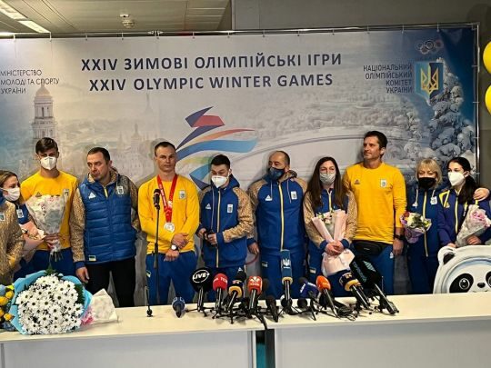 &laquo;Медаль&nbsp;&mdash; для всієї України&raquo;: віцечемпіон Олімпіади-2022 Абраменко повернувся з&nbsp;Пекіна додому