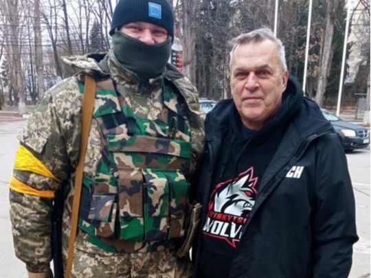 Американець з&nbsp;українською душею: тренер &laquo;Вінницьких вовків&raquo; допомагає ВСУ і&nbsp;селить в&nbsp;себе біженців