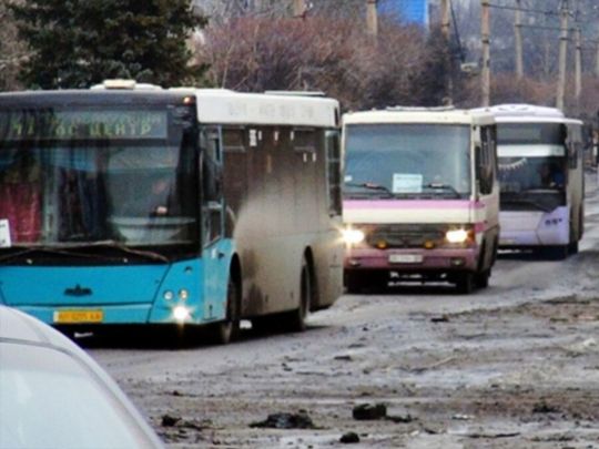 Гуманітарні коридори 12 березня: до Маріуполя знову відправлено автобусну колону
