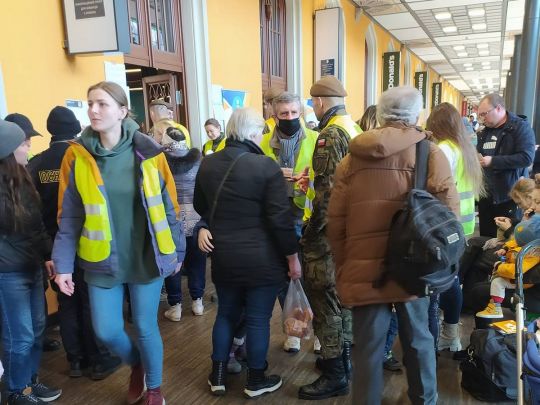 «Що буде завтра, де ми опинимось, ще не знаємо»: журналістка «ФАКТІВ» з Ірпеня про евакуацію до Польщі