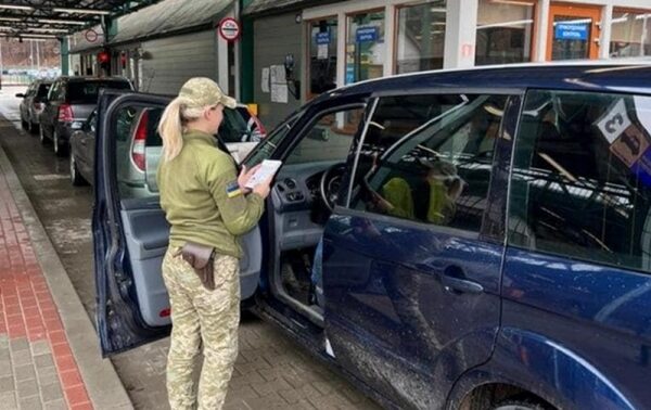 Украинцам вновь разрешили уезжать за границу по внутреннему паспорту Украинцам вновь разрешили уезжать за границу по внутреннему паспорту