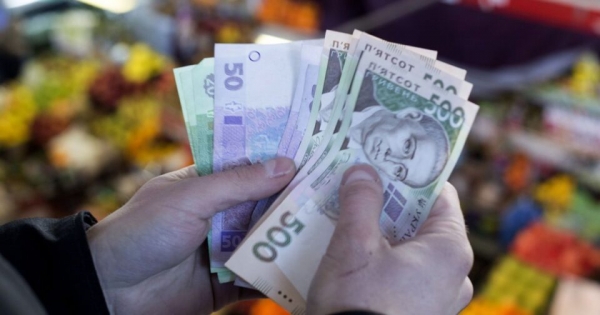 Уже 250 тысяч внутренних переселенцев получили по 2000-3000 гривен