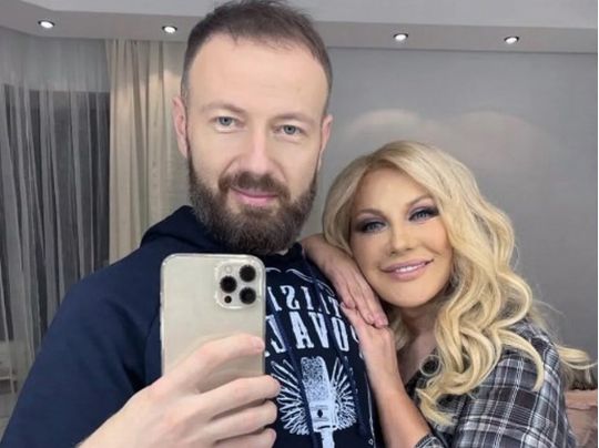 &laquo;У&nbsp;неї окрема історія&raquo;: Денис Повалій відхрестився від зіркової матері, яка виступила в&nbsp;День перемоги перед росіянами