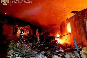 Одесские спасатели показали, как ликвидировали последствия ночного обстрела 