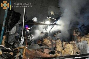 Одесские спасатели показали, как ликвидировали последствия ночного обстрела 