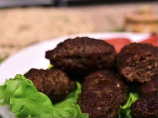 Ковбаски-котлетки з фаршу яловичини від Людмили Борщ: точно підкорять серце та шлунок вашого чоловіка з першого шматочка