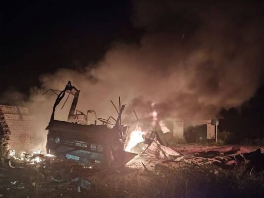 Рашисти обстріляли вночі Дніпропетровщину: зруйновано будинки та споруди, виведено з ладу газопровід (фото)