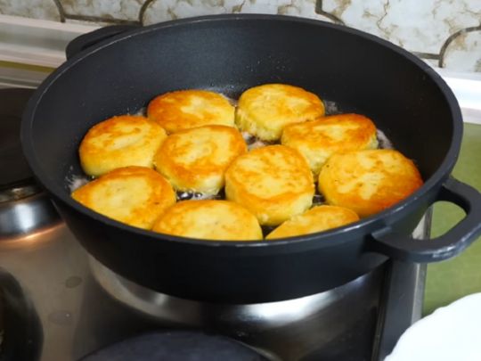«Бомбезно» смачні котлети без м'яса із трьох продуктів: на смак від «м'ясних» не відрізнити