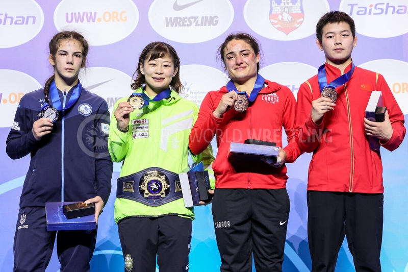 Українка Олександра Хоменець з травмою стала у 19 років віцечемпіонкою світу з боротьби