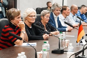 Глава Минобороны Германии рассказала, как пряталась во время воздушных тревог в Одессе