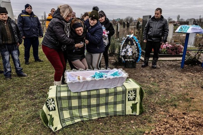 Ангеліна Вовк другий тиждень мандрує телеканалами, погрожуючи українцям Хрюшею та Степашкою