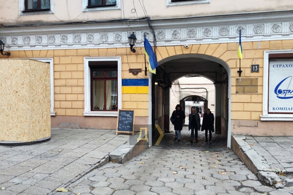 В Одессе "спрятали" памятник Пушкину