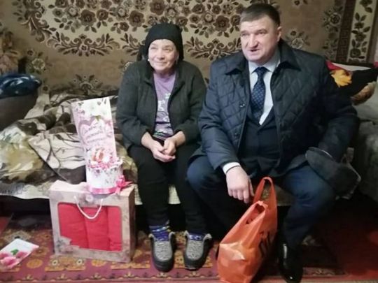 За&nbsp;загиблого сина&nbsp;&mdash; торт: у&nbsp;росії вручили подарунки родичам рашистів