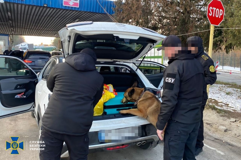 СБУ та ГБР проводять масові обшуки на всіх українських митницях: перші подробиці та фото