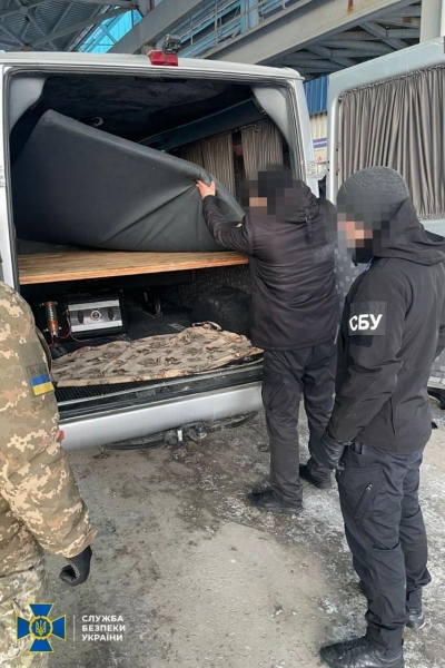 СБУ та ГБР проводять масові обшуки на всіх українських митницях: перші подробиці та фото