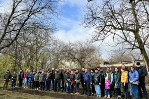 В Одессе высадили саженцы дубов Шевченко в Одессе