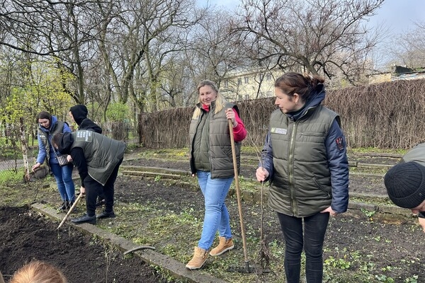 В Одессе высадили саженцы дубов Шевченко в Одессе
