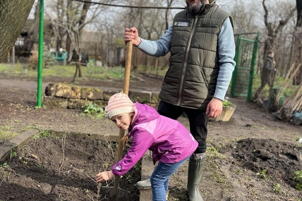 В Одессе высадили саженцы дубов Шевченко в Одессе