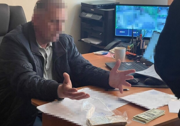 Заведующий мемориалом обороны Одессы попался на взятке за размещение торговых точек