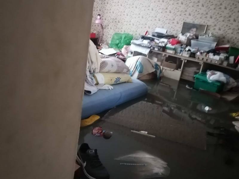 «Син загруз у фекаліях. Нас заливає не лише водою, а й вмістом вигрібних ям»: жителька Херсону про наслідки підриву Каховської ГЕС