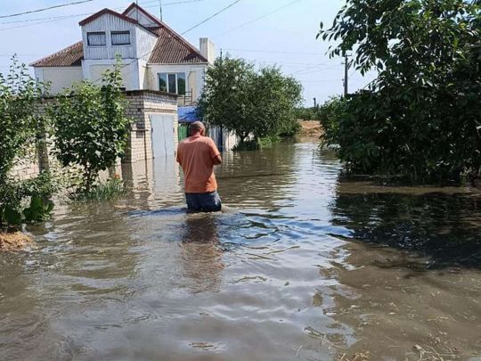 «Син загруз у фекаліях. Нас заливає не лише водою, а й вмістом вигрібних ям»: жителька Херсону про наслідки підриву Каховської ГЕС