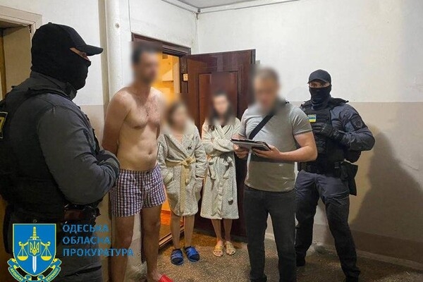 Одессит и две женщины перепавляли военнообязанных за границу