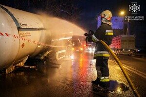 В Одессе горел и мог взорваться газовоз: подробности