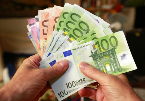 Курс валют в Украине 27 декабря 2023: сколько стоит доллар и евро
