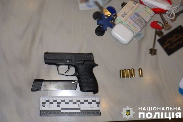 У центрі Києва сталася стрілянина у готелі: чоловік отримав поранення