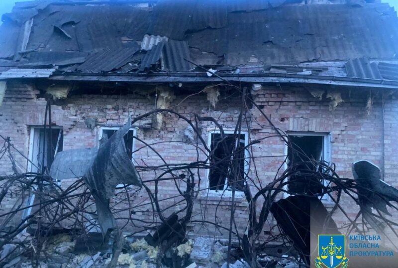 Поранено людей, пошкоджено будинки: стали відомими наслідки удару росії по&nbsp;Київщині (фото, відео)