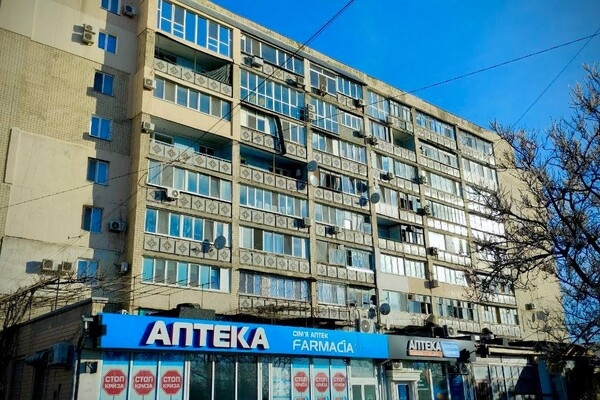 Ракетная атака по Одессе 5 апреля: от взрывной волны пострадали жилые дома и лицей