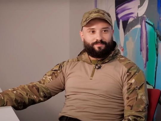 Везли з поля бою понад 200 км: колишній учасник «Ліги Сміху» Віктор Розовий отримав тяжке осколкове поранення голови