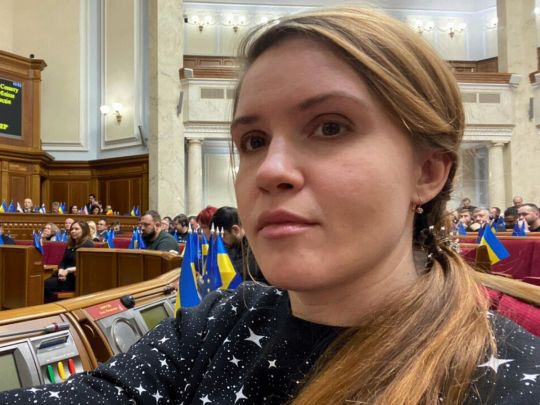 «Це не політика, це безвідповідальність»: волонтер про дописи Безуглої, які підривають армію та державу