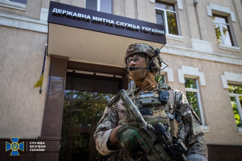Масштабні обшуки на митниці, затримано начальника антикорупційного департаменту Держмитслужби: що відбувається (фото)