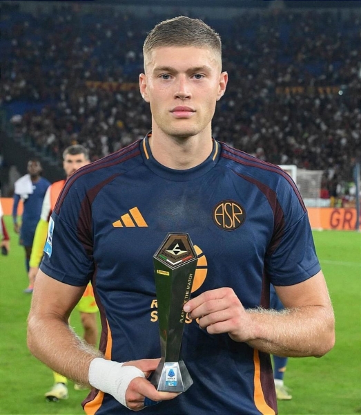 Довбик став героєм матчу чемпіонату Італії та отримав нагороду (відео)