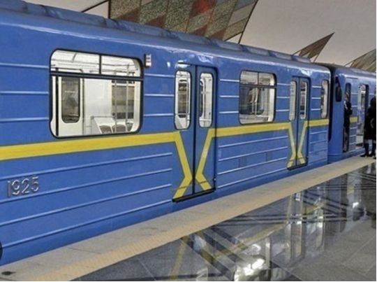 В&nbsp;Києві на&nbsp;станції метро &laquo;Либідська&raquo; людина впала під потяг